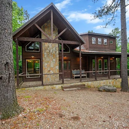 Logged Out-Bunkroom-King Suites-Open Space-Hot Tub